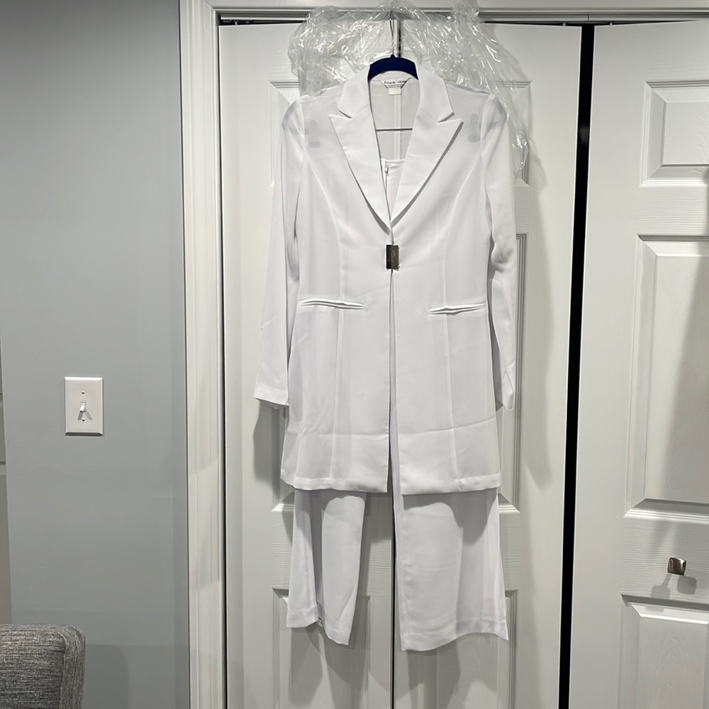 Beautiful White Pant Suit, Size S (6)